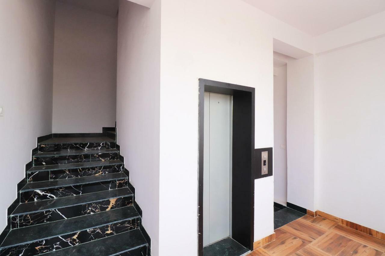 Oyo 39774 Hotel Kanishka Residency Jabalpur Eksteriør bilde